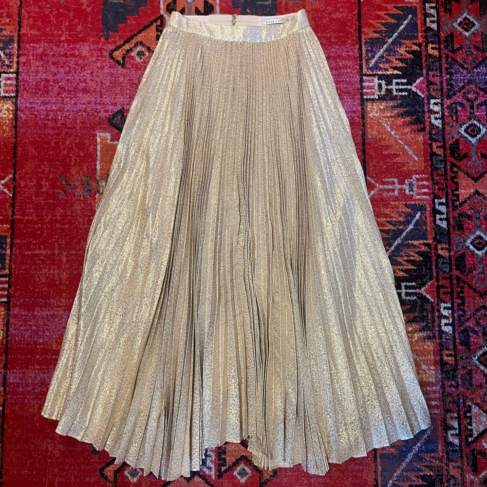 Size 2 Alice and Olivia Gold Pleated Maxi Skirt - Picture 1 of 6